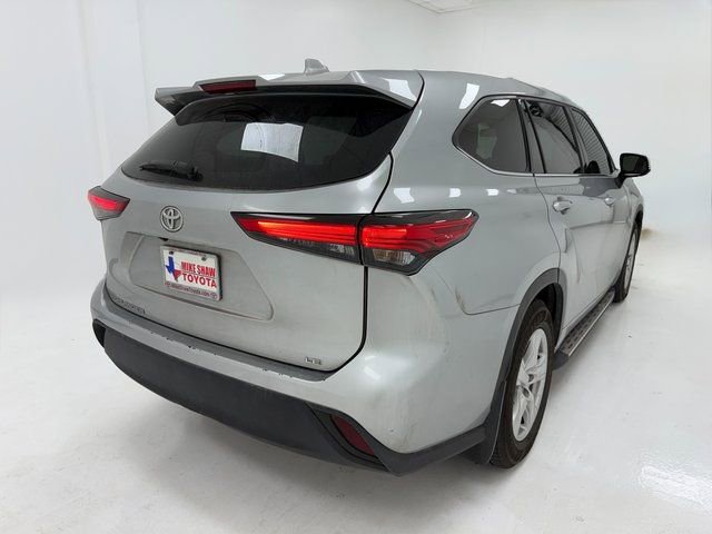 Used 2021 Toyota Highlander LE image 20