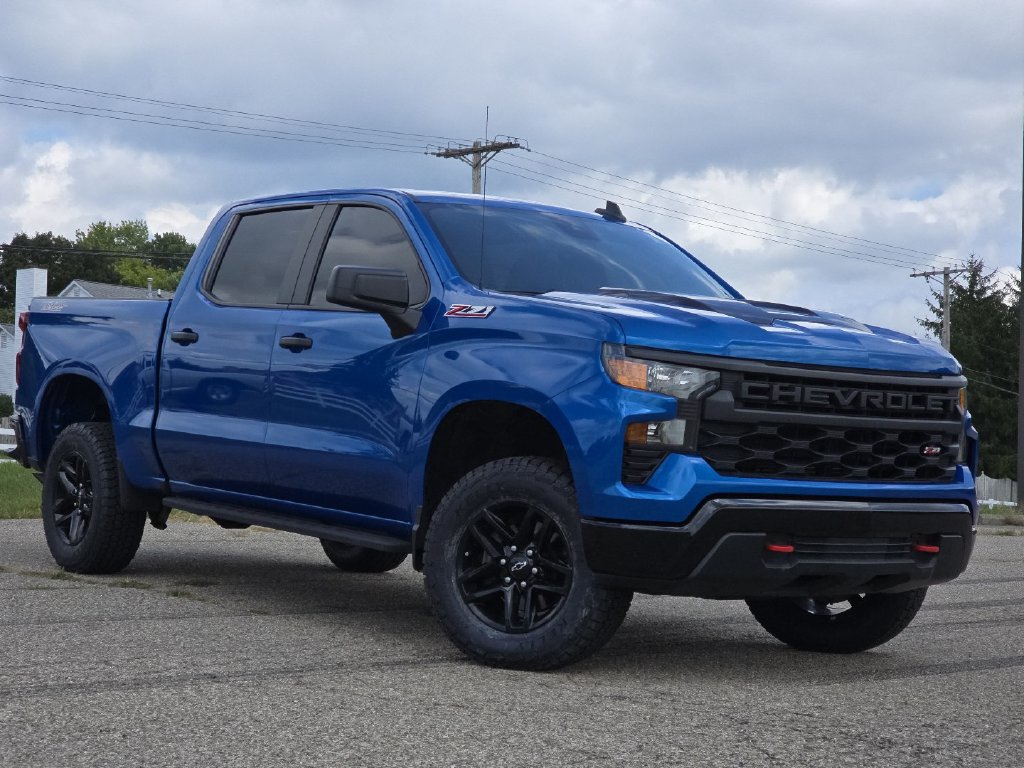 Used 2022 Chevrolet Silverado 1500 Custom Trail Boss w/ LPO, Dark Essentials Package AWD/4WD image 2