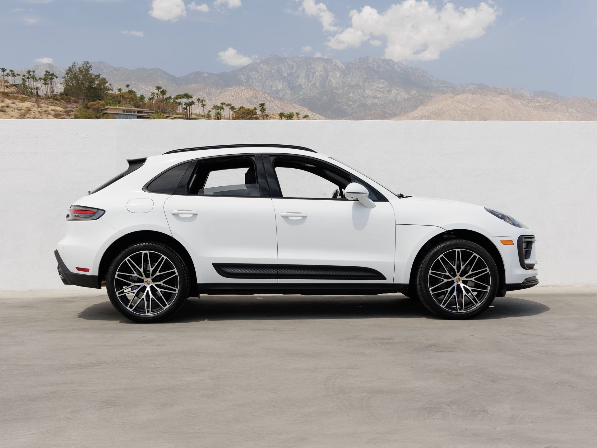 Certified 2026 Porsche Macan AWD/4WD image 8