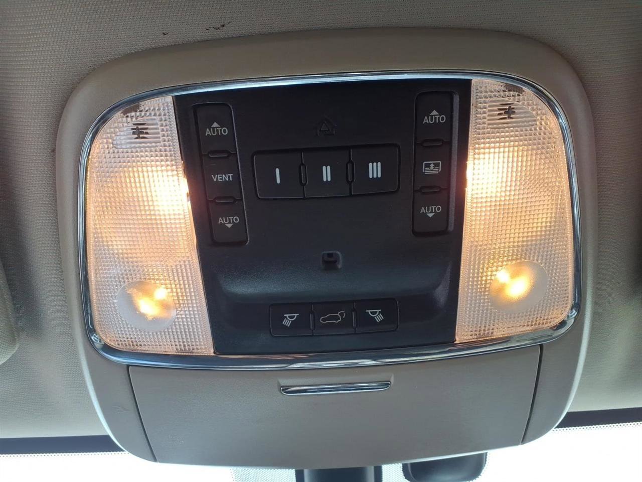 Used 2018 Jeep Grand Cherokee Limited w/ Luxury Group II image 11