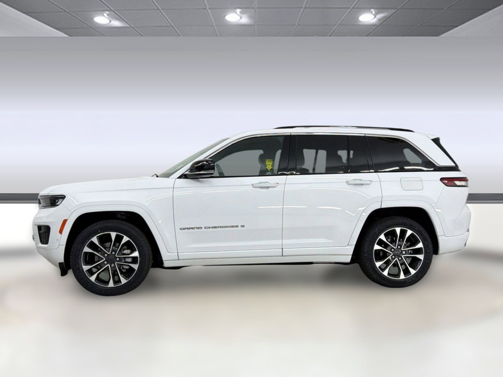 Used 2023 Jeep Grand Cherokee Overland AWD/4WD image 2