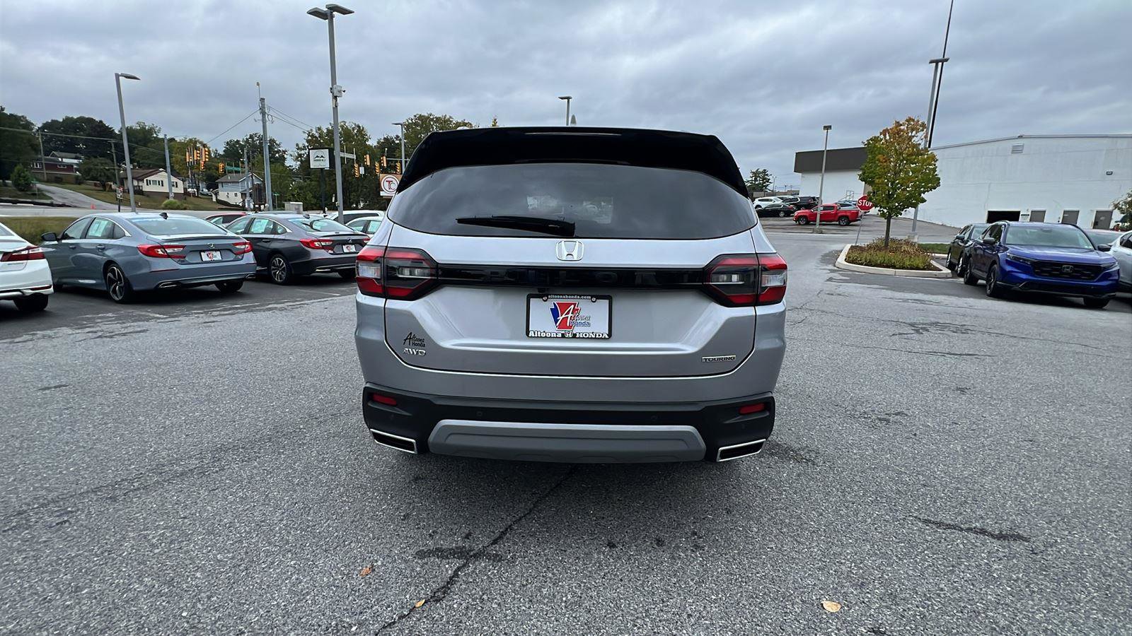 New 2025 Honda Pilot Touring image 5