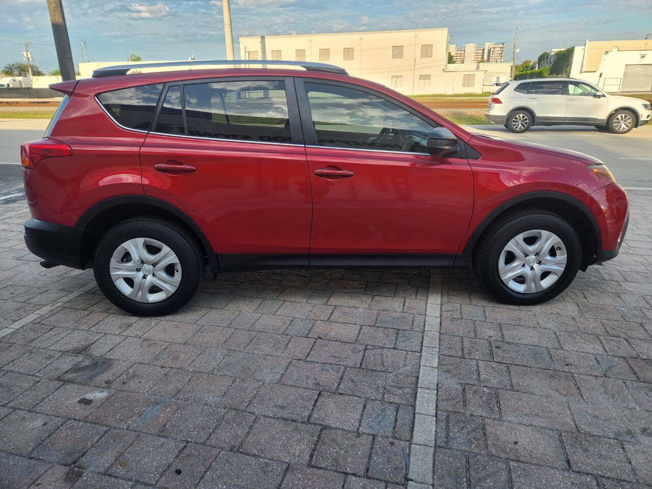 Used 2015 Toyota RAV4 LE FWD image 9
