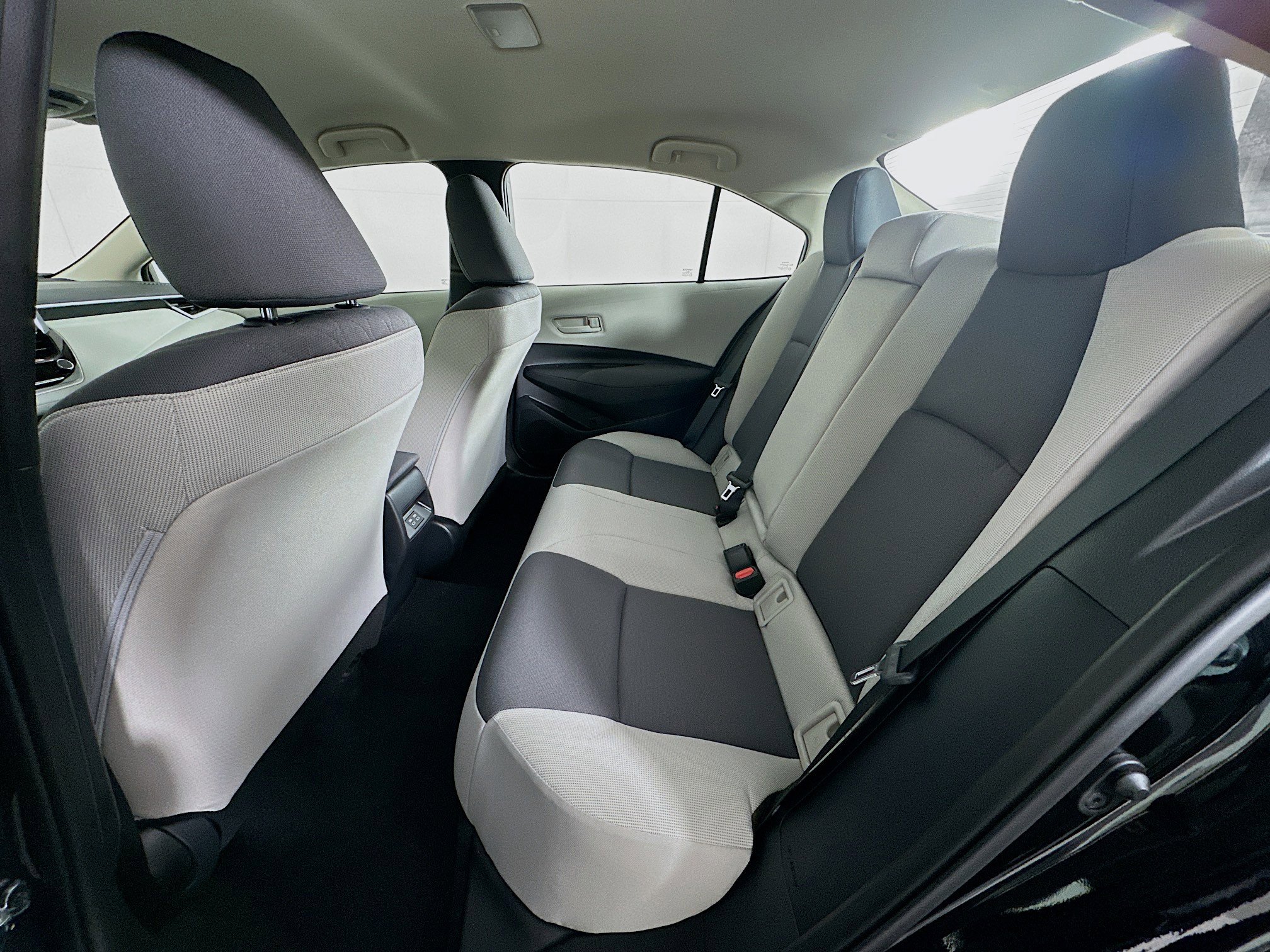 Used 2026 Toyota Corolla LE image 27