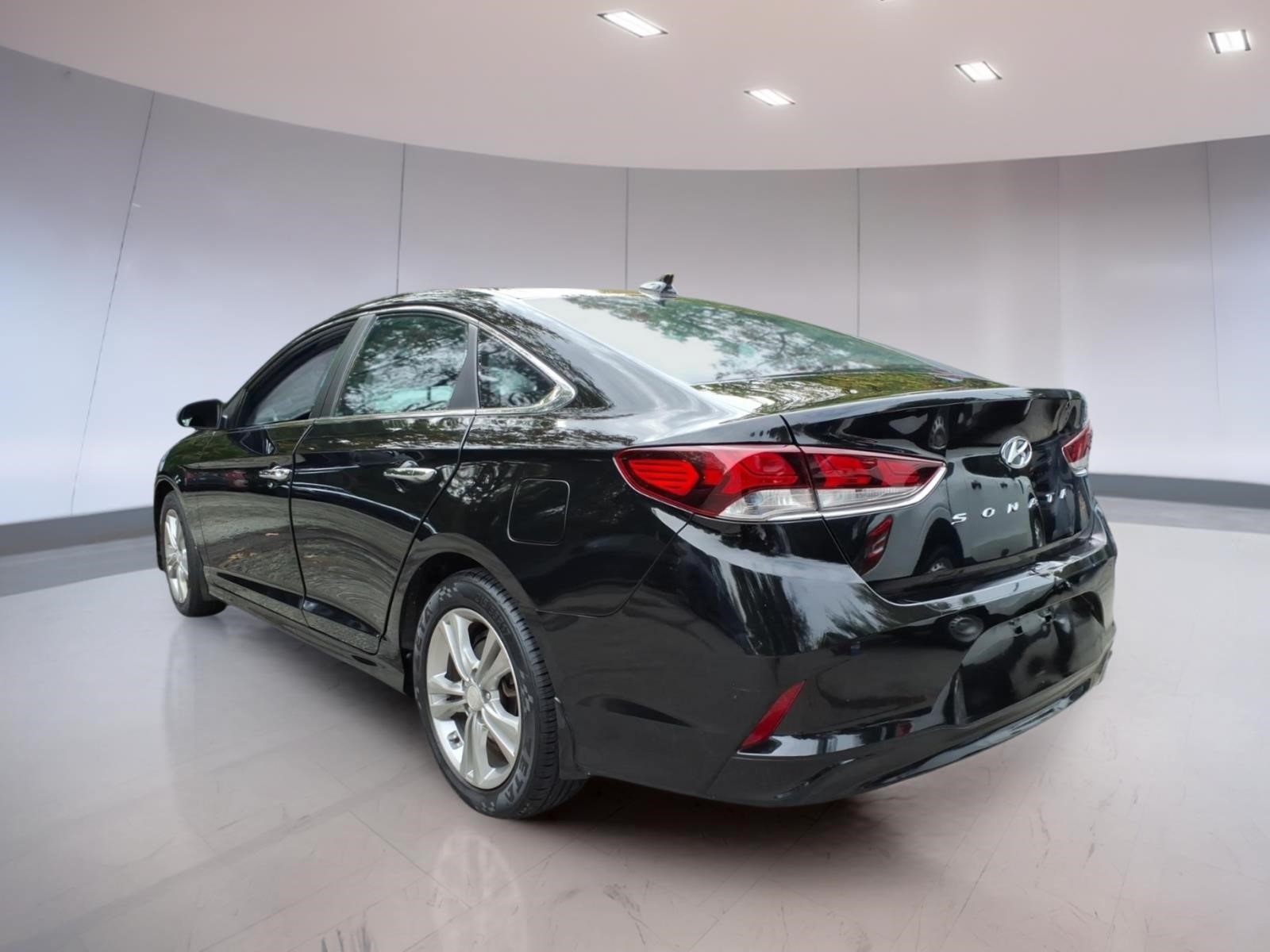 Used 2018 Hyundai Sonata SEL w/ Tech Package 02 FWD image 3