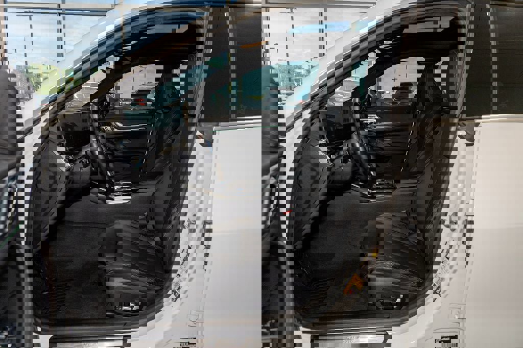 Used 2023 BMW i4 eDrive40 w/ Premium Package RWD image 15