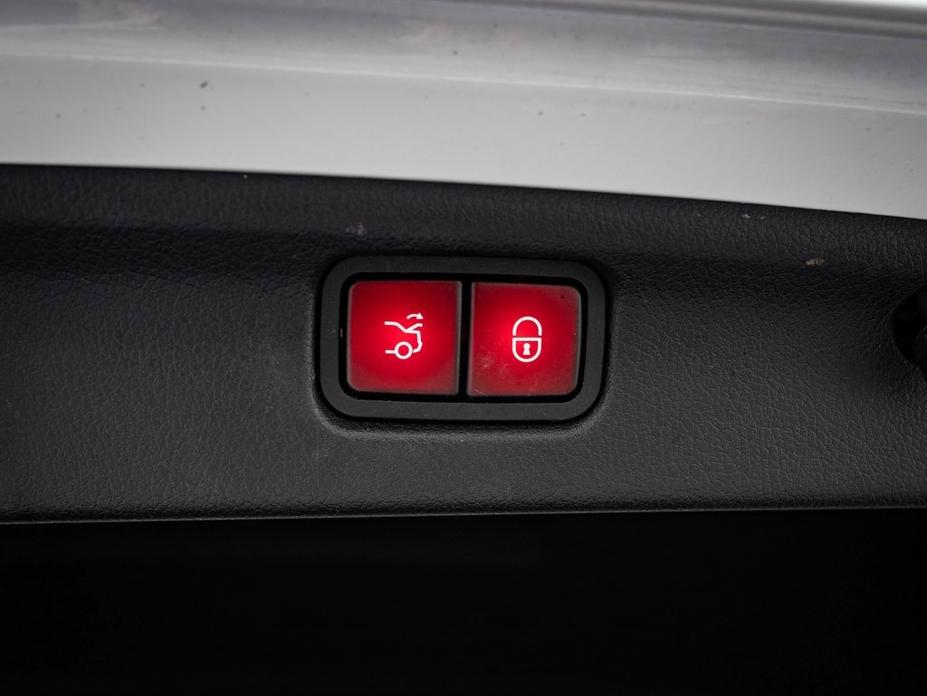 Used 2022 Mercedes-Benz C 300 4MATIC Sedan image 22