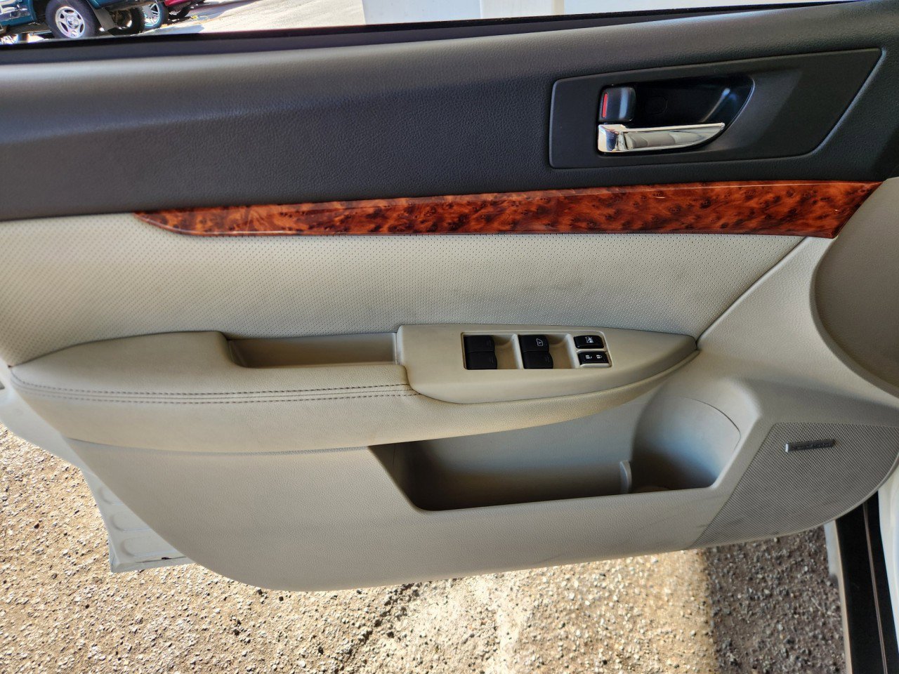 Used 2012 Subaru Outback 2.5i Limited image 12