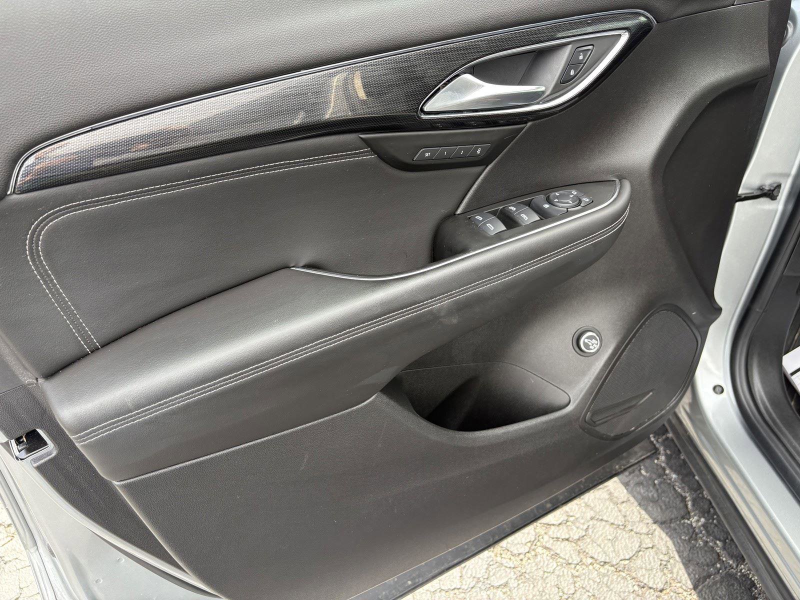 Used 2023 Buick Envision Essence w/ Sport Touring Package image 13