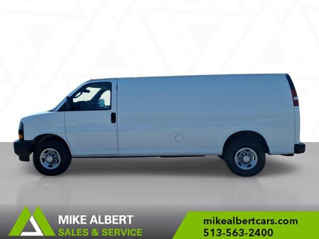 Used 2022 Chevrolet Express 3500 Extended w/ Driver Convenience Package RWD image 4