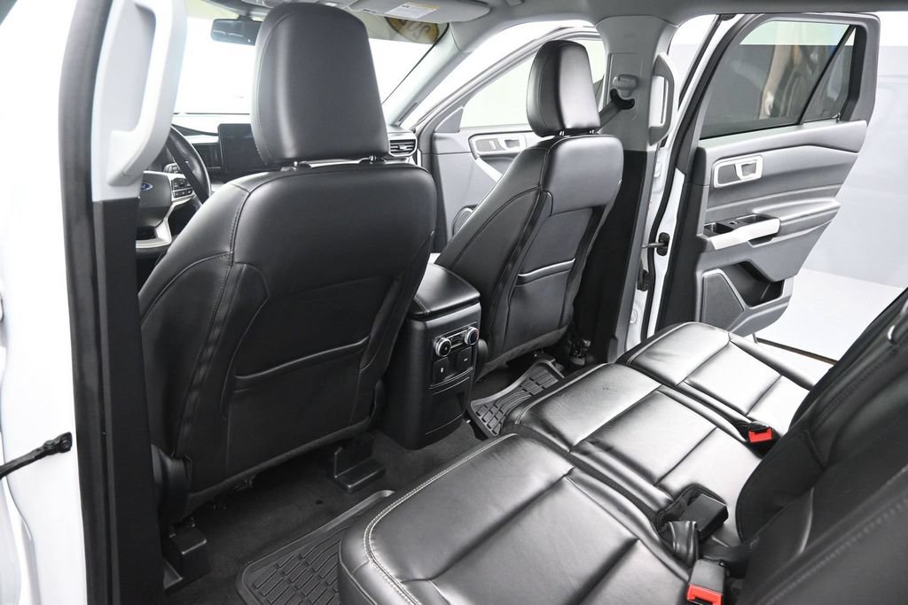 Used 2023 Ford Explorer XLT w/ Equipment Group 202A RWD image 14