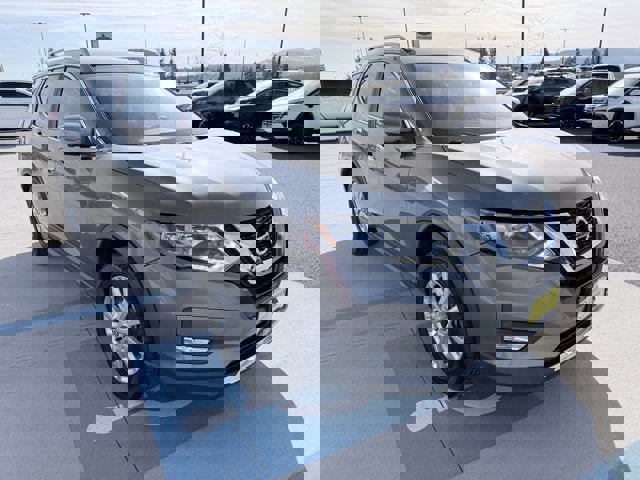 Certified 2017 Nissan Rogue SV w/ SV Premium Package image 3