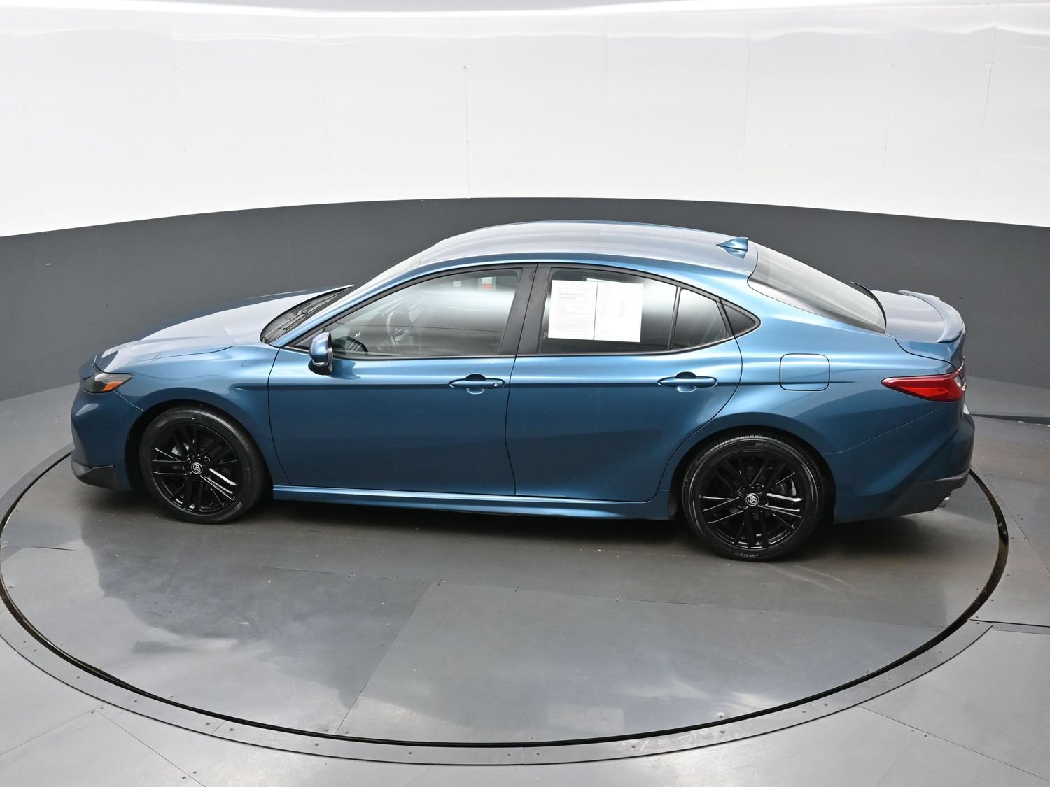 Used 2025 Toyota Camry SE FWD image 38