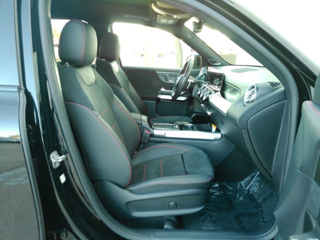 Used 2024 Mercedes-Benz GLB 250 image 22