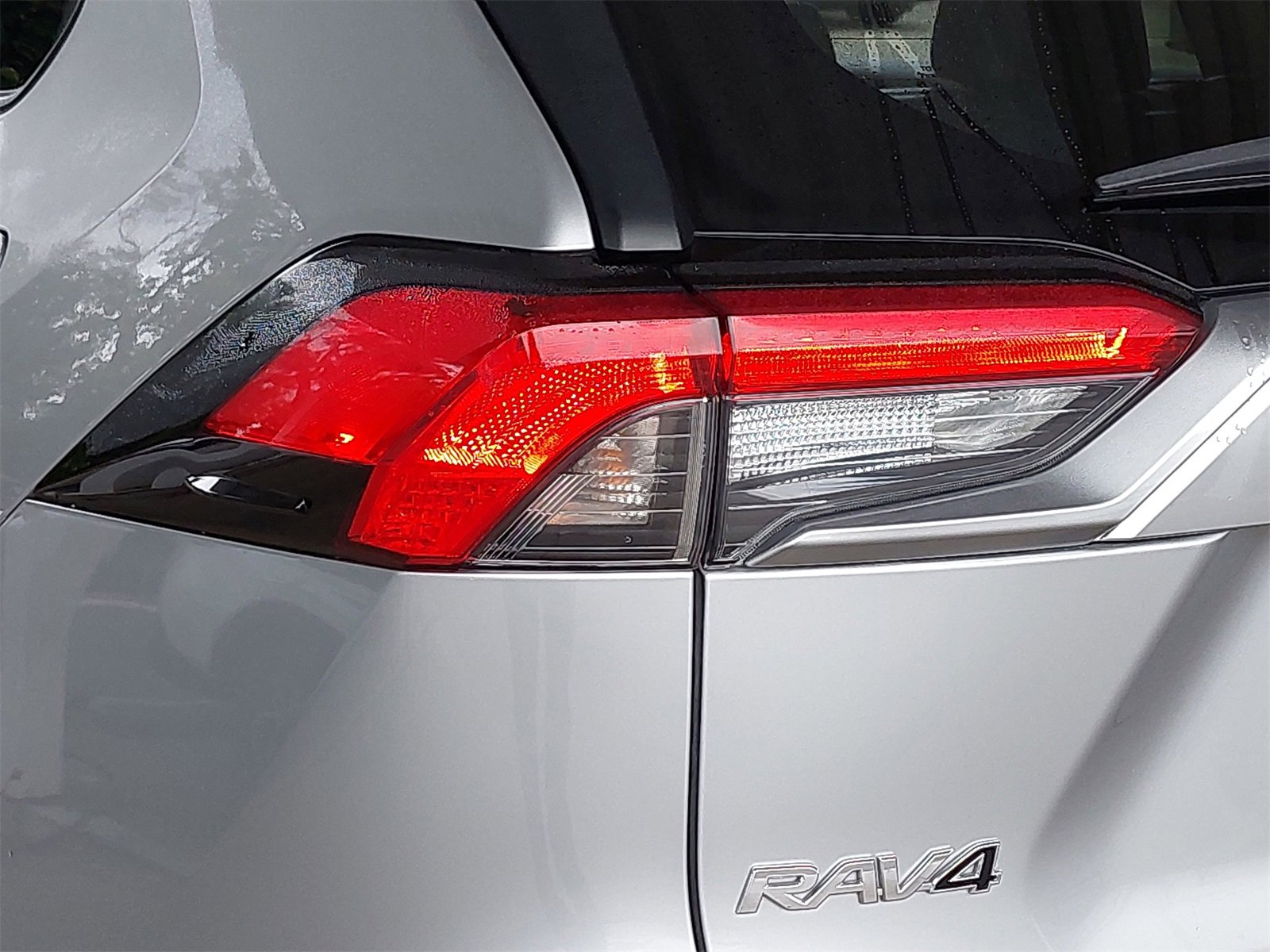 Used 2021 Toyota RAV4 XLE Premium image 34