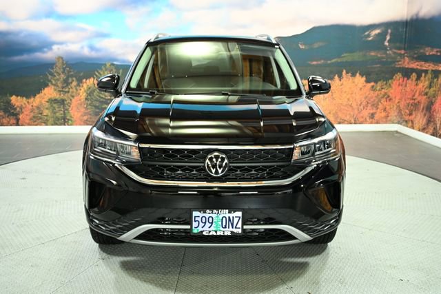 Used 2024 Volkswagen Taos SE image 3