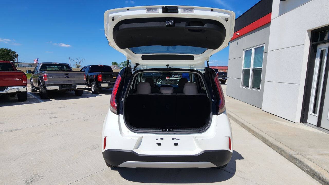 Used 2023 Kia Soul LX w/ LX Technology Package FWD image 21