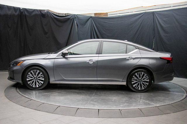 Used 2024 Nissan Altima 2.5 SV image 9