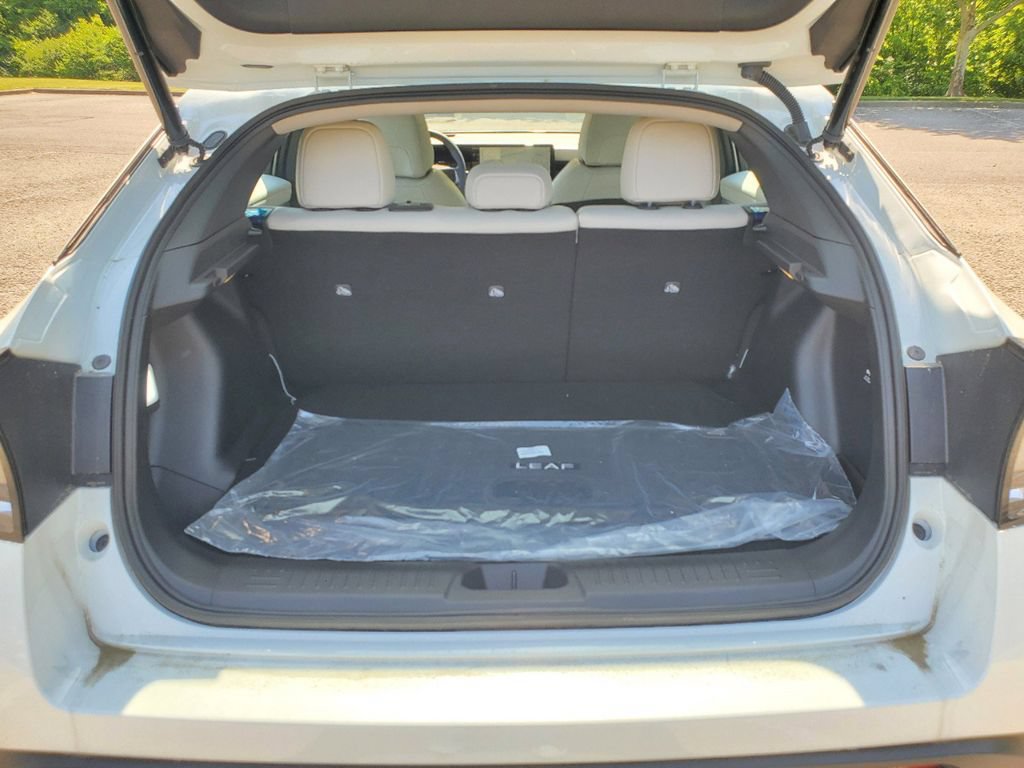 New 2026 Nissan Leaf Platinum+ w/ Cargo Package (Platinum+) FWD image 7