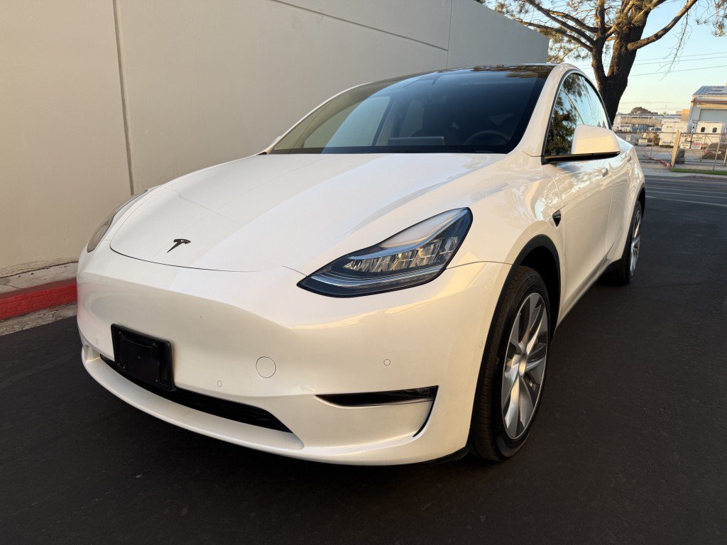 Used 2022 Tesla Model Y Long Range AWD/4WD image 1