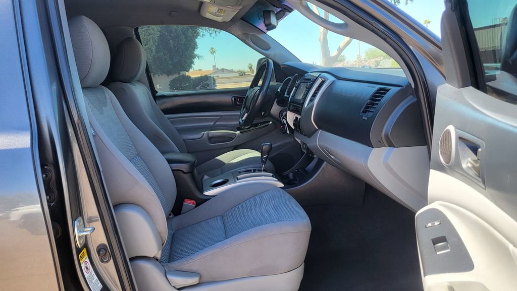 Used 2013 Toyota Tacoma PreRunner w/ SR5 Pkg RWD image 16