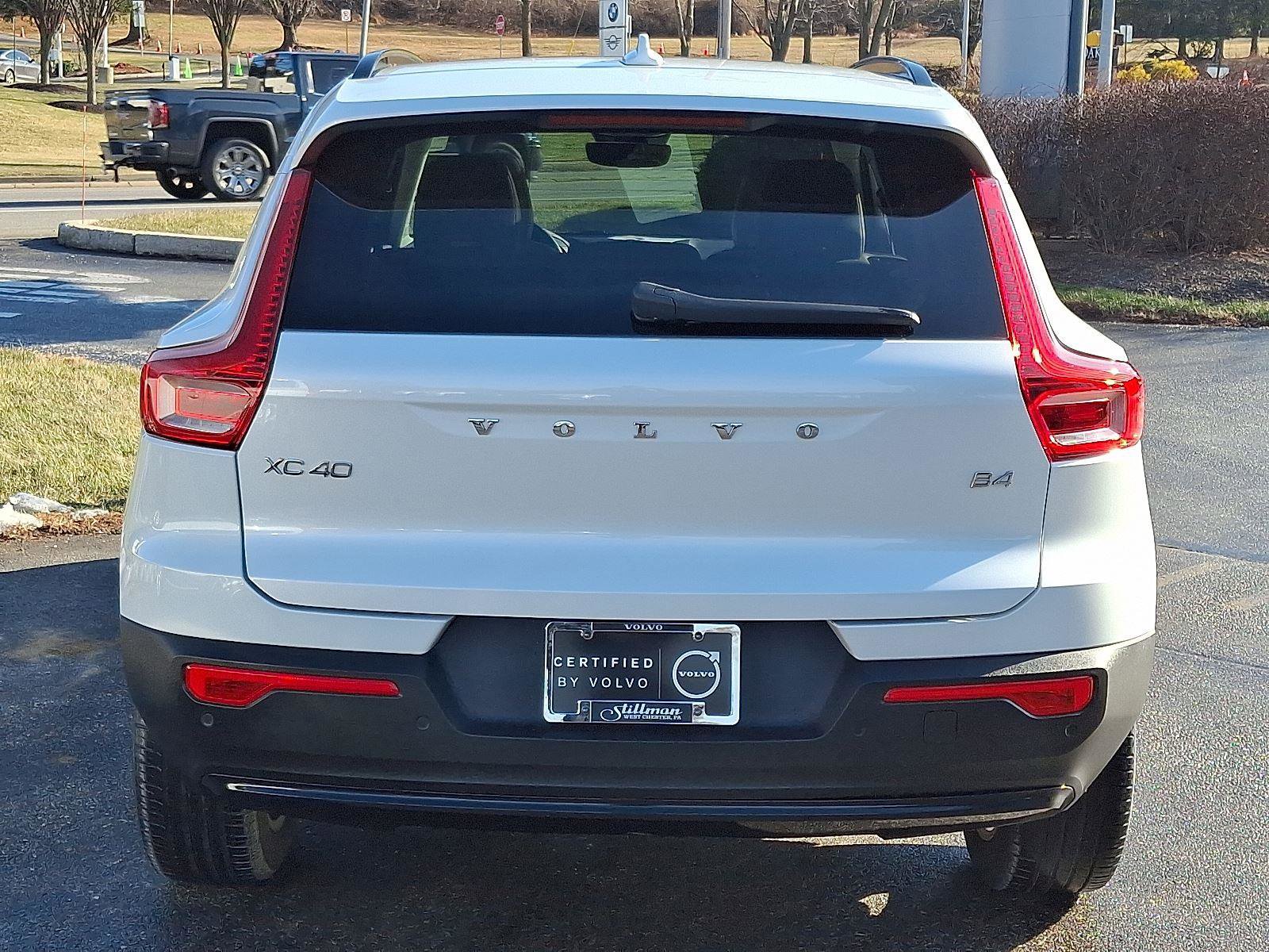 Certified 2023 Volvo XC40 B4 Plus w/ Climate Package image 5