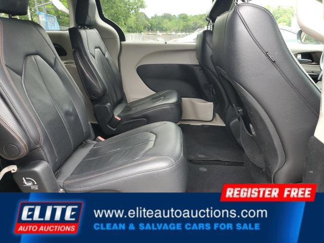 Used 2018 Chrysler Pacifica Touring-L image 22