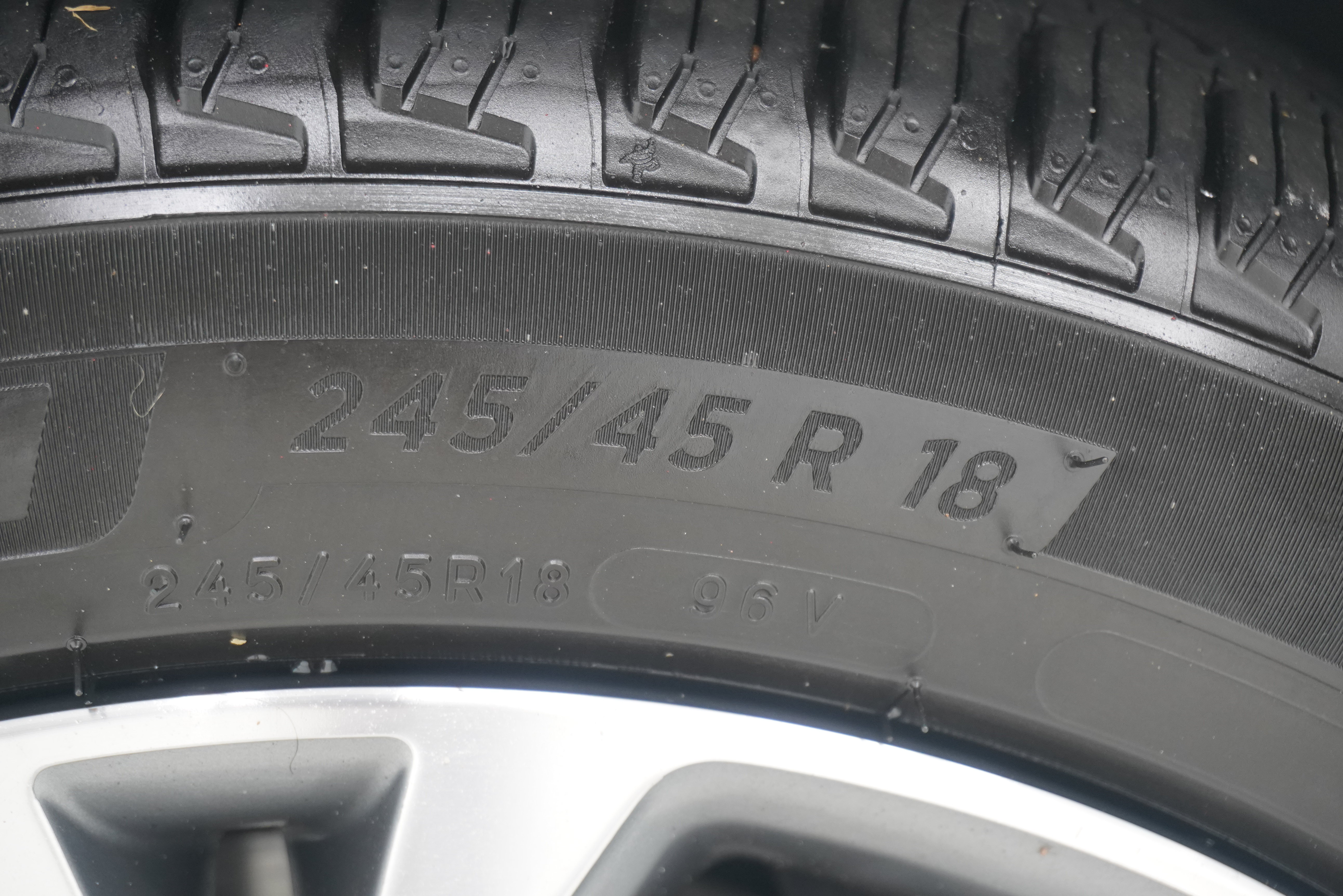 Used 2017 Genesis G80 3.8 RWD image 27