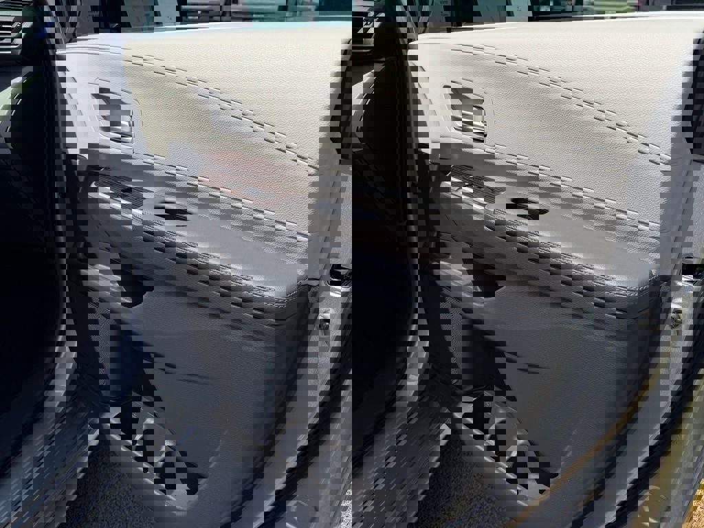 Used 2023 Toyota Sienna XLE image 10