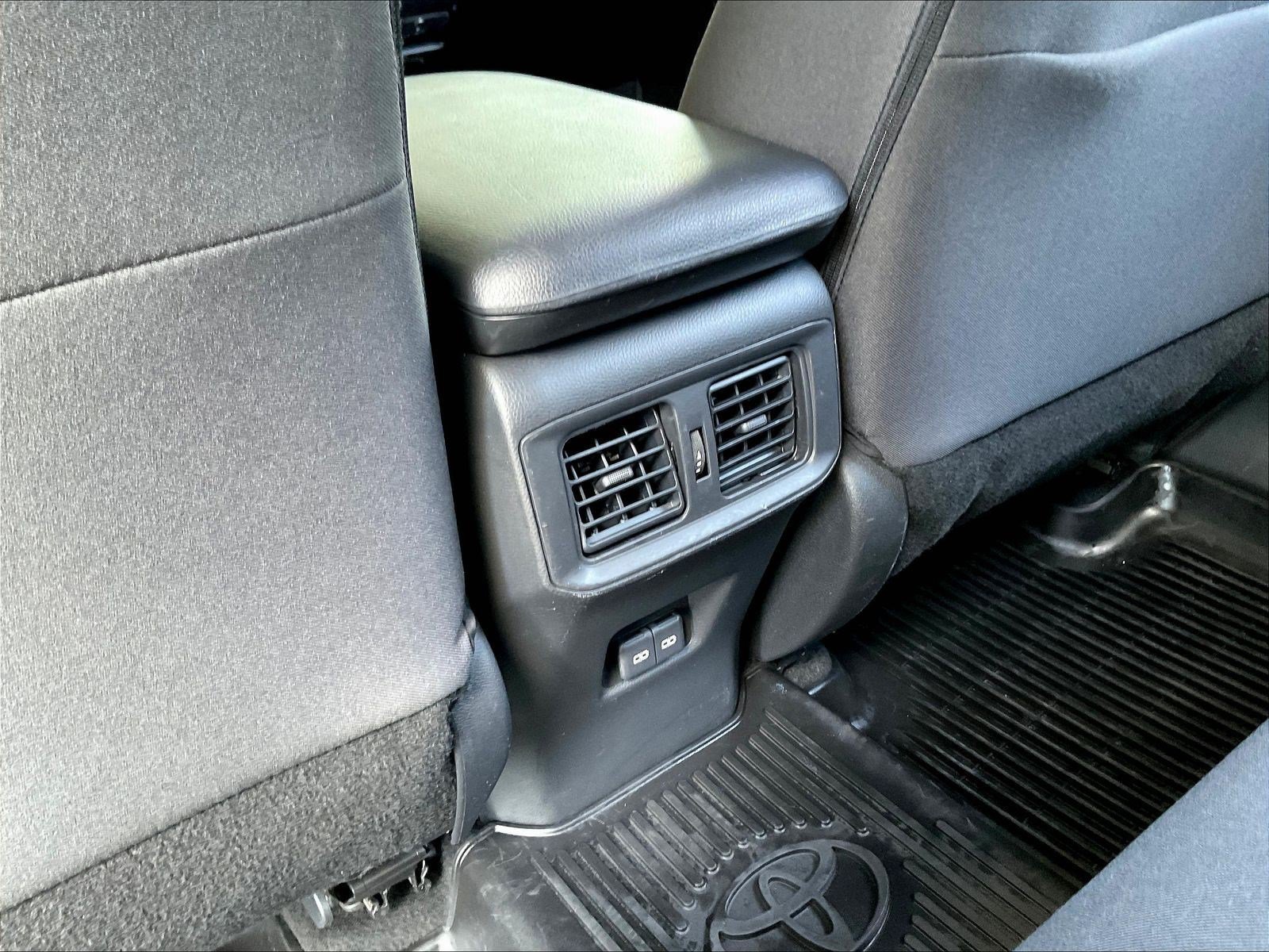 Used 2023 Toyota RAV4 XLE AWD/4WD image 10