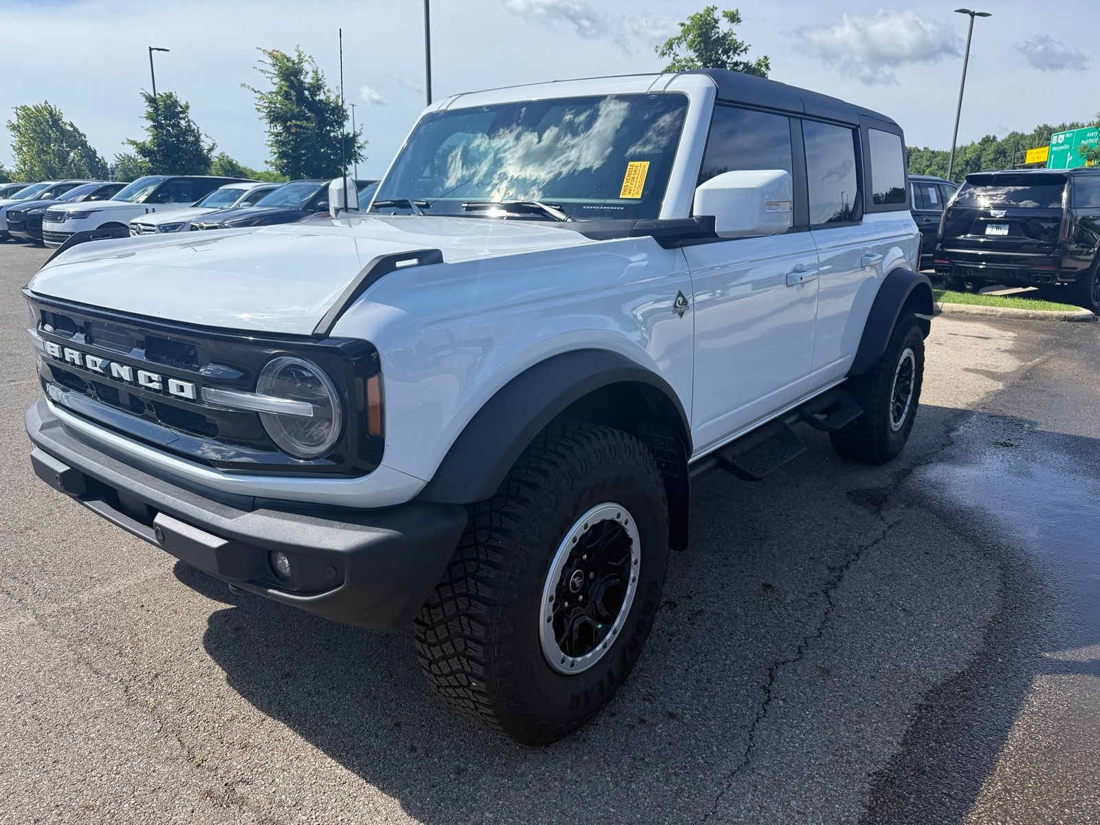 Used 2024 Ford Bronco Outer Banks w/ Sasquatch Package AWD/4WD image 1