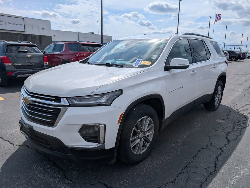 Used 2023 Chevrolet Traverse LT w/ Rear Camera Mirror Package image 5