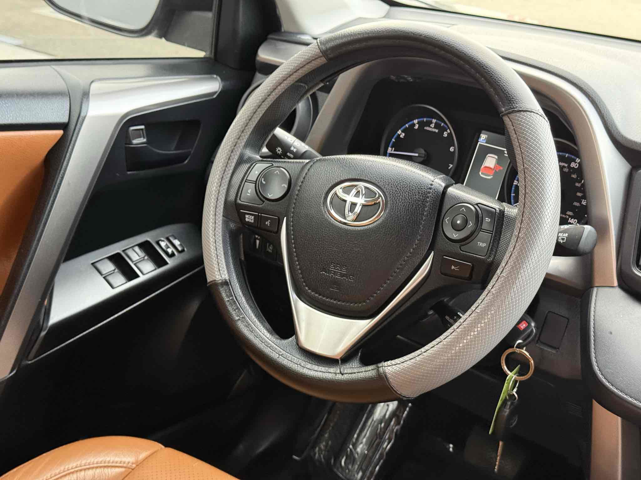 Used 2017 Toyota RAV4 LE image 57
