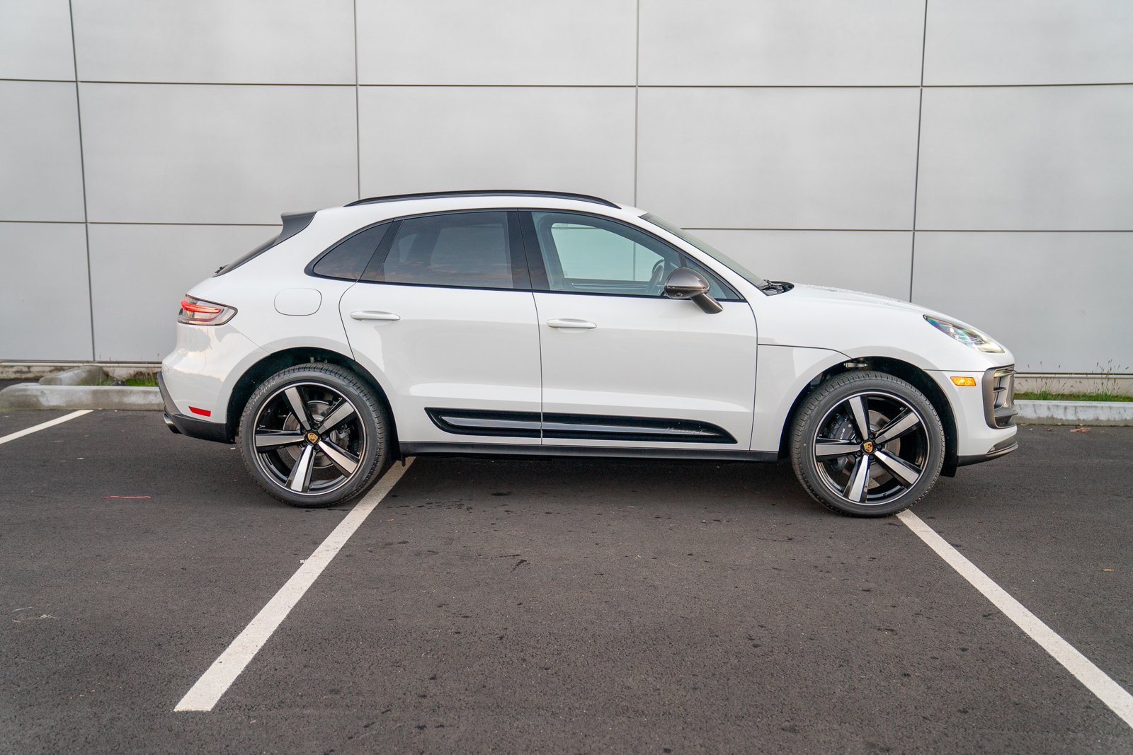 Certified 2026 Porsche Macan Turbo AWD/4WD image 8