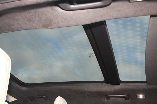 Used 2023 Jaguar F-PACE SVR image 25