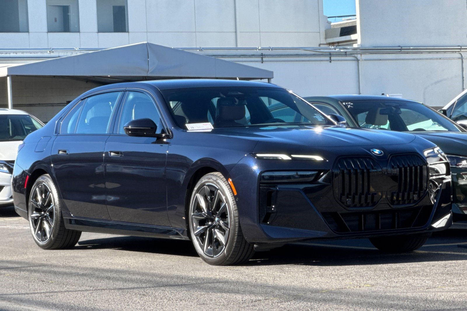 Used 2023 BMW 740i w/ Parking Assistance Package image 6