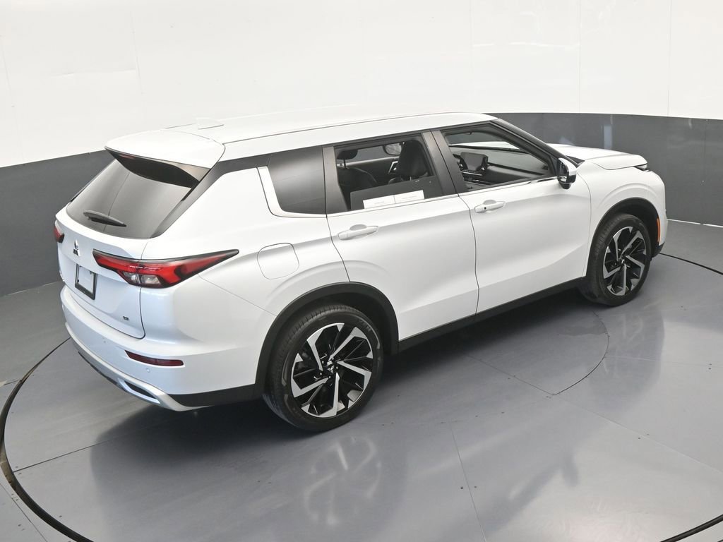 Used 2023 Mitsubishi Outlander SE image 59