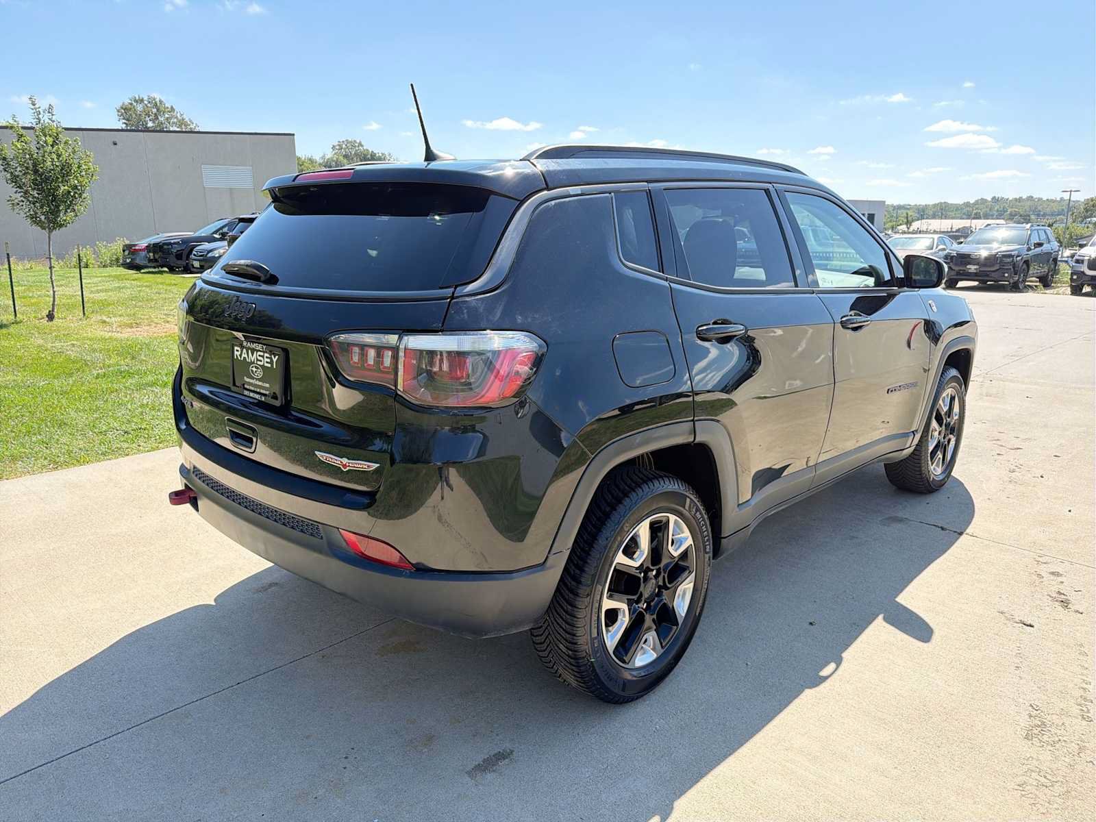 Used 2017 Jeep Compass Trailhawk w/ Leather Interior Group AWD/4WD image 6