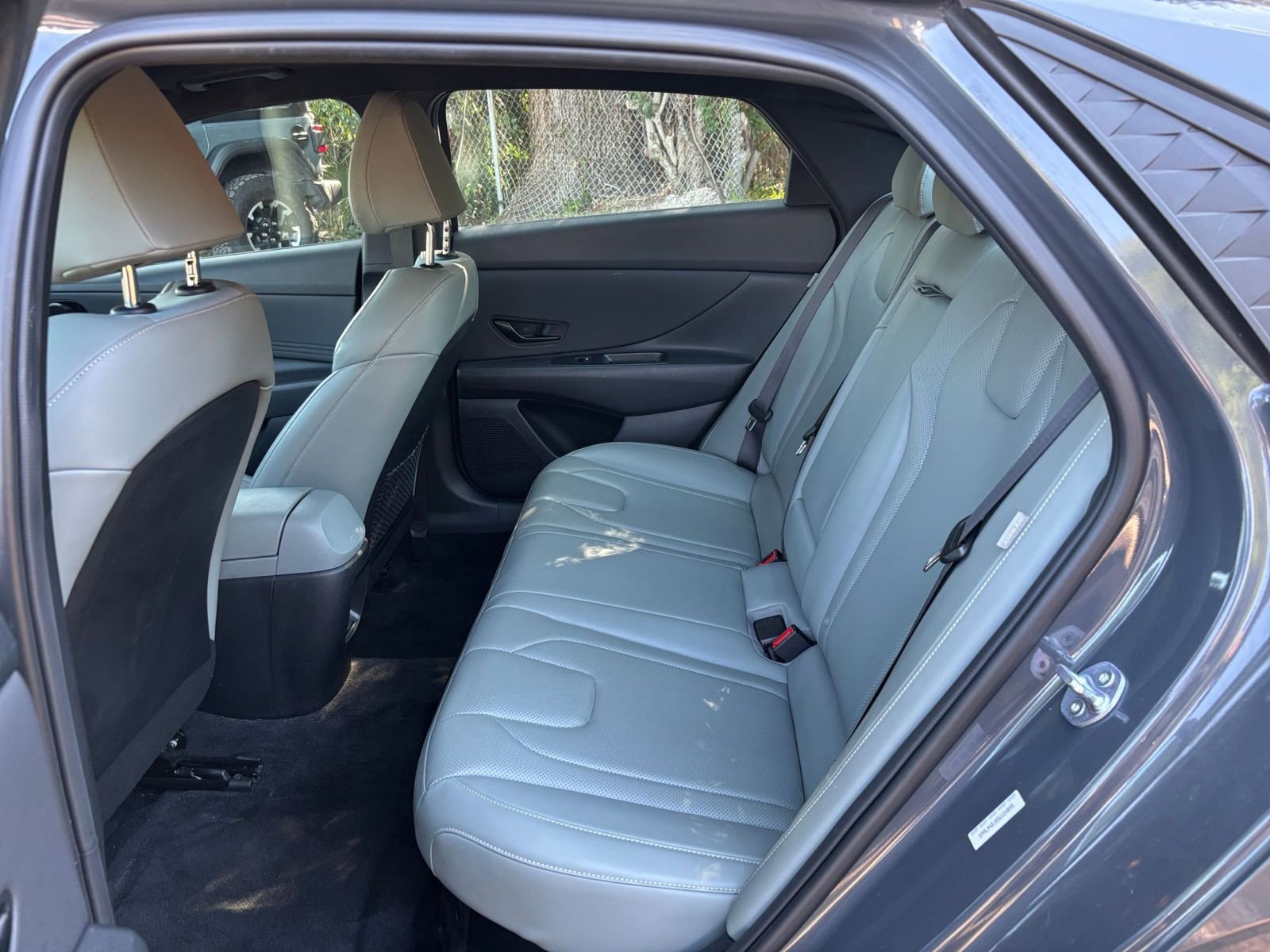 Used 2025 Hyundai Elantra Limited image 25