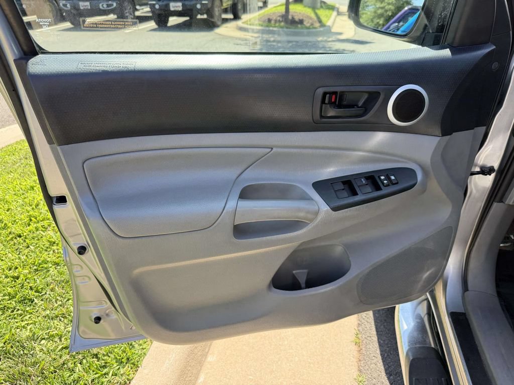 Used 2015 Toyota Tacoma PreRunner w/ SR5 Package RWD image 30
