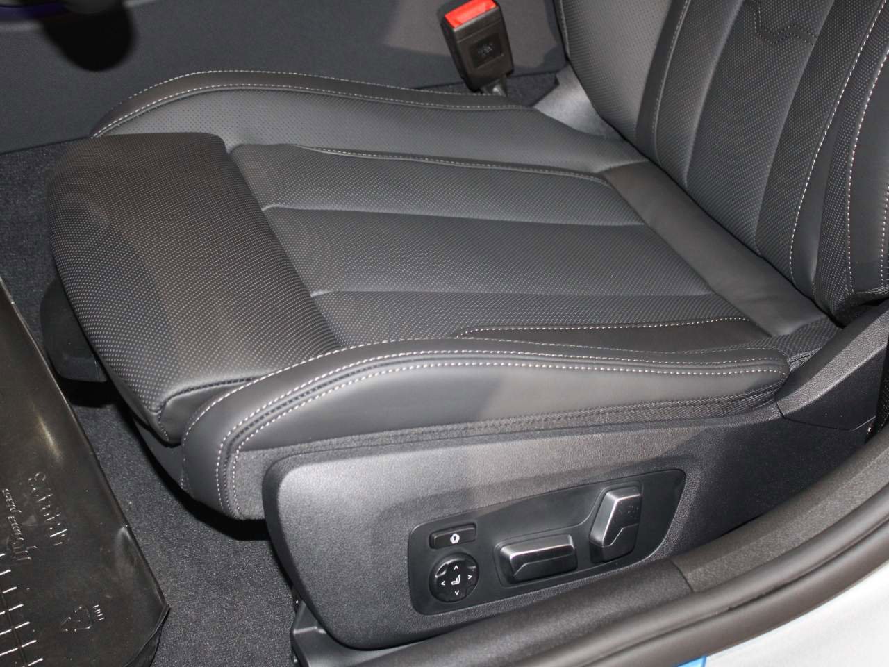 New 2026 BMW 840i w/ M Sport Professional Package image 14