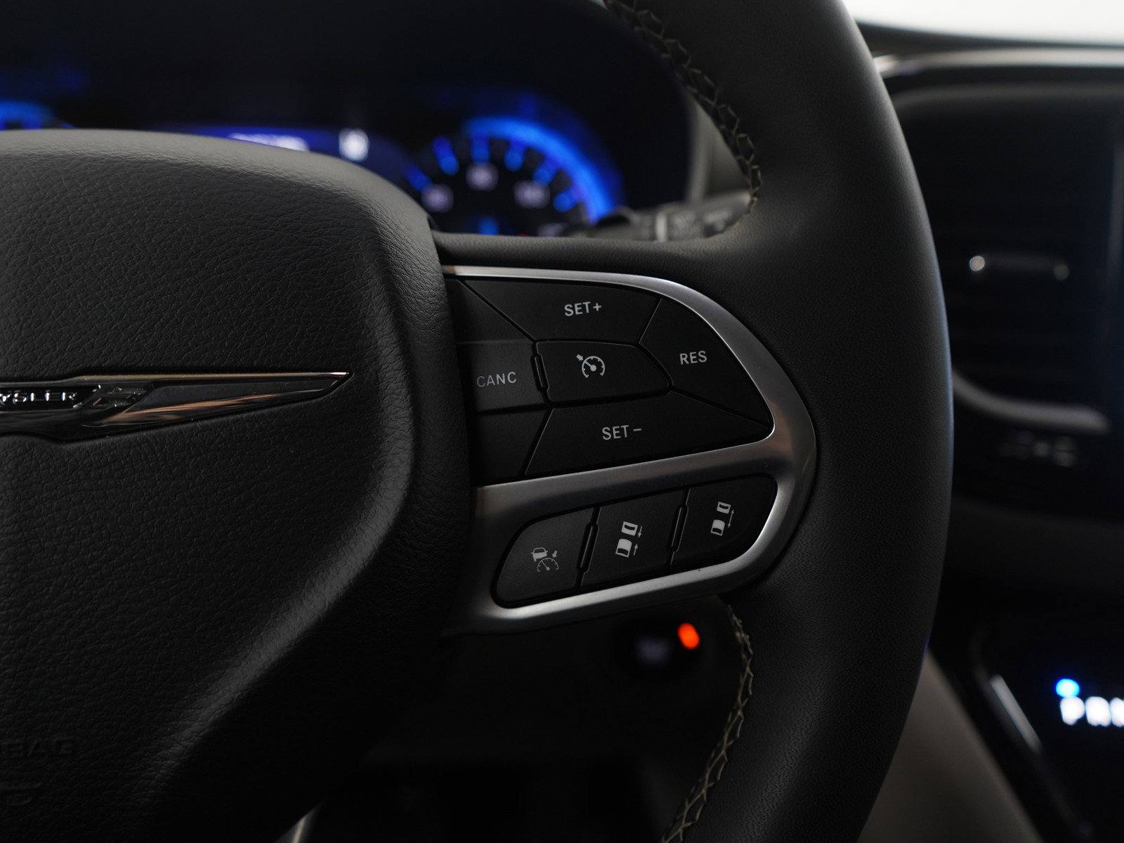 Used 2024 Chrysler Pacifica Touring-L image 25