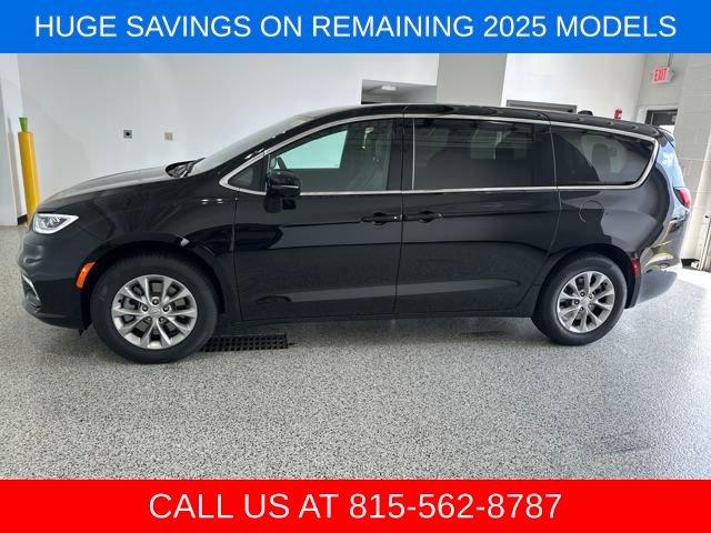 New 2025 Chrysler Pacifica Select image 24