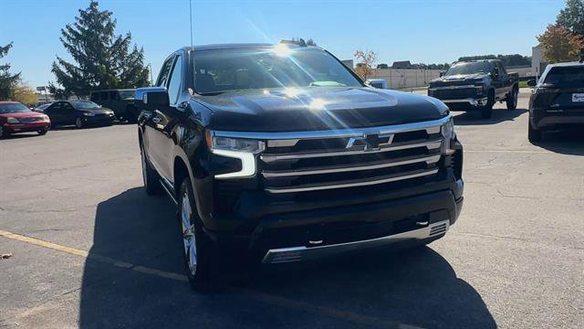 Used 2022 Chevrolet Silverado 1500 High Country w/ High Country Premium Package image 3