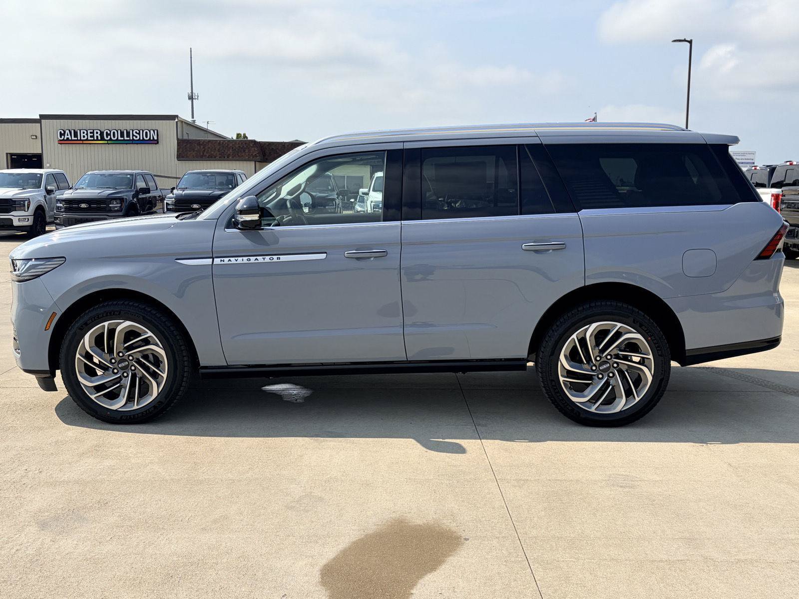 New 2027 Lincoln Navigator Reserve AWD/4WD image 47