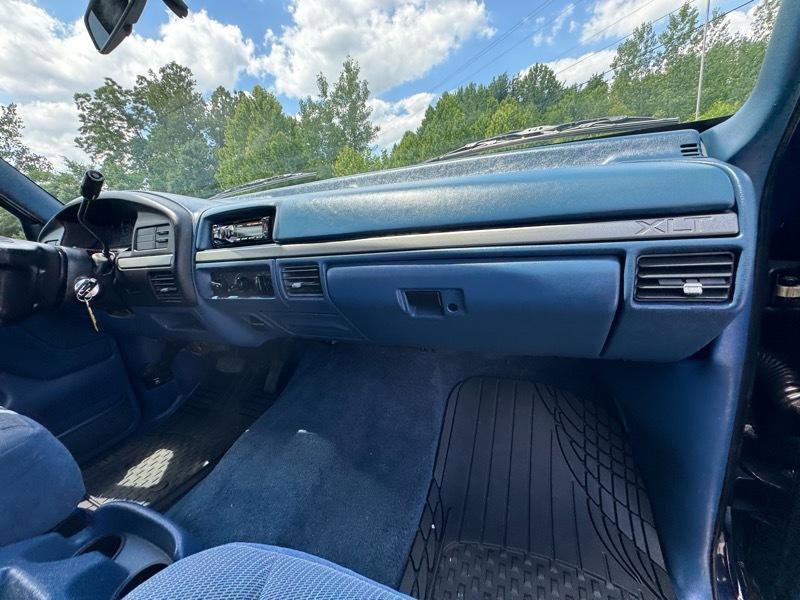 Used 1994 Ford Bronco XLT AWD/4WD image 16