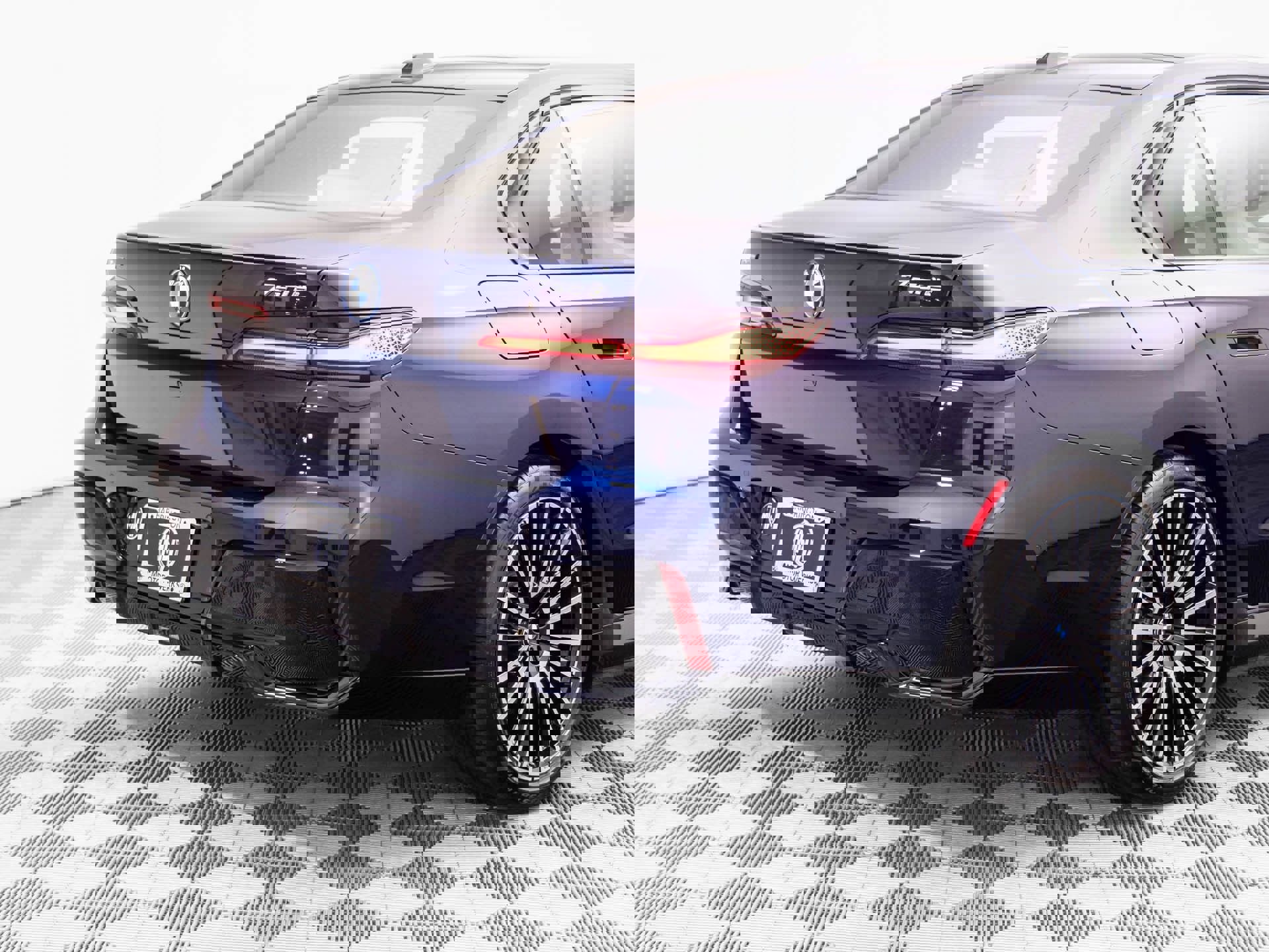 New 2026 BMW 750e xDrive image 43