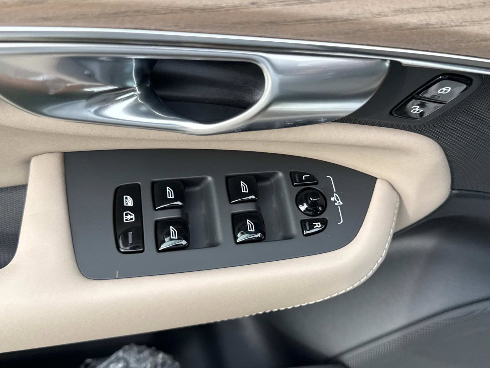 New 2026 Volvo XC90 B6 Plus w/ Protection Package AWD/4WD image 17