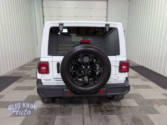 Used 2025 Jeep Wrangler Unlimited Sahara AWD/4WD image 3