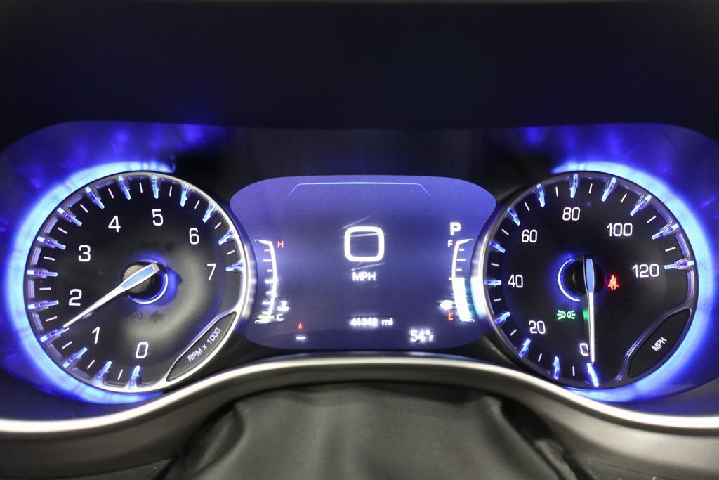 Used 2025 Chrysler Pacifica Select image 21